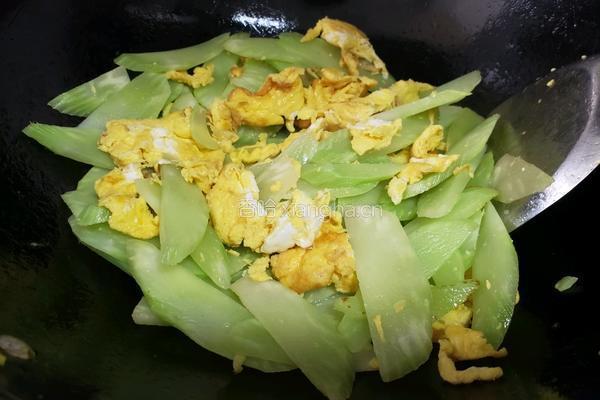 鸭蛋炒莴笋的做法图解5