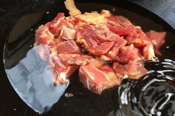 番茄土豆炖牛肉的做法图解1