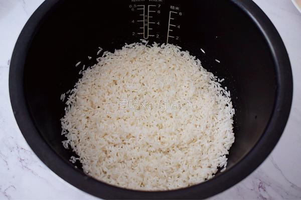 土豆腊肠焖饭的做法图解3