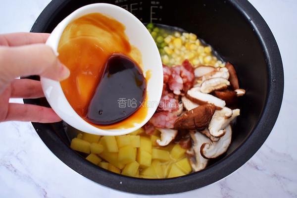 土豆腊肠焖饭的做法图解6