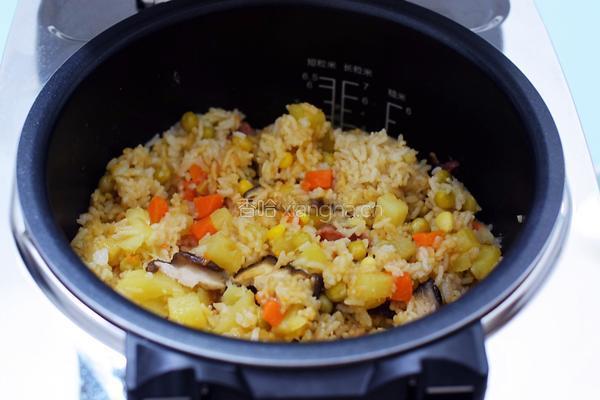 土豆腊肠焖饭的做法图解8