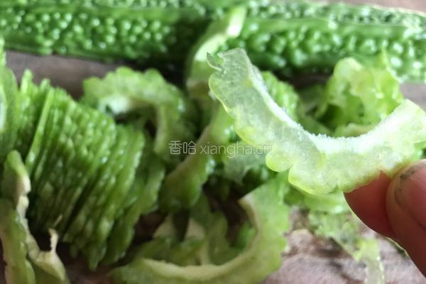 苦瓜鸡蛋摊饼的做法图解2