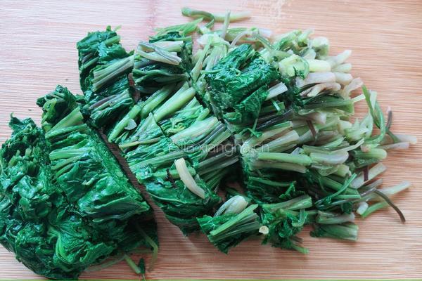 豆腐干丝炒野芹的做法图解3