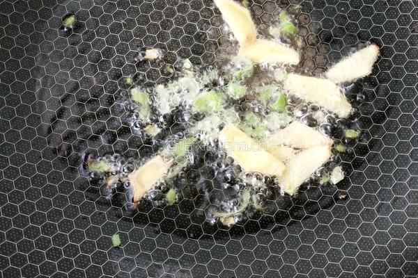 香菇鸡丝面的做法图解3