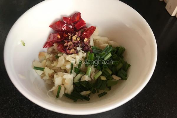 虾皮拌芹菜的做法图解4