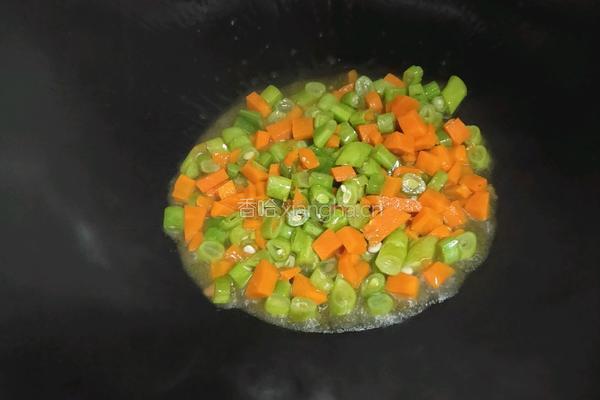 胡萝卜炒豆子的做法图解4