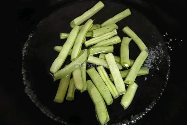 蒜泥炒豆角的做法图解2