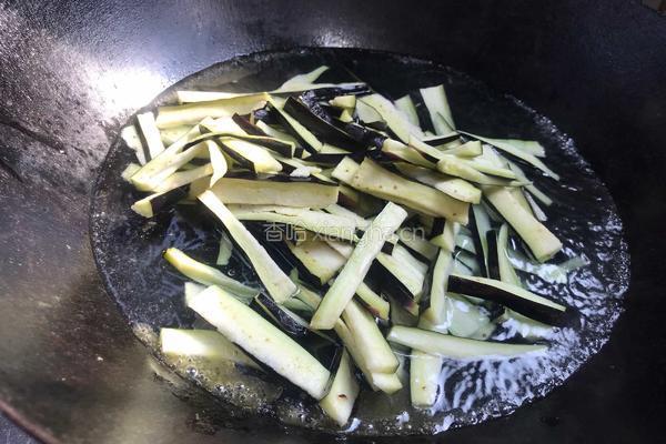 凉拌黄瓜茄子的做法图解4