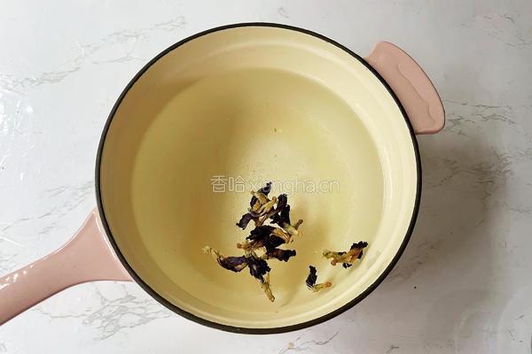 蝶豆花椰汁西米露的做法图解2
