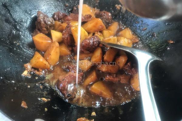 土豆烧鸭肉的做法图解10