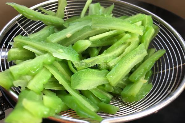 苦瓜炒牛肉的做法图解6