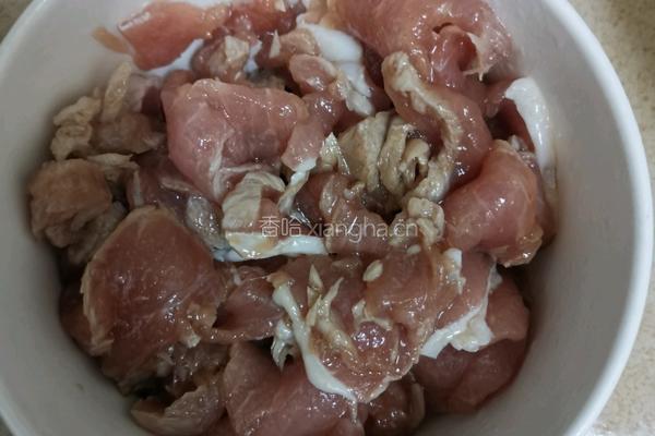 芥兰梗炒肉的做法图解2