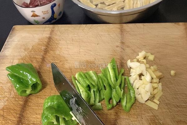 腐竹炒肉的做法图解4