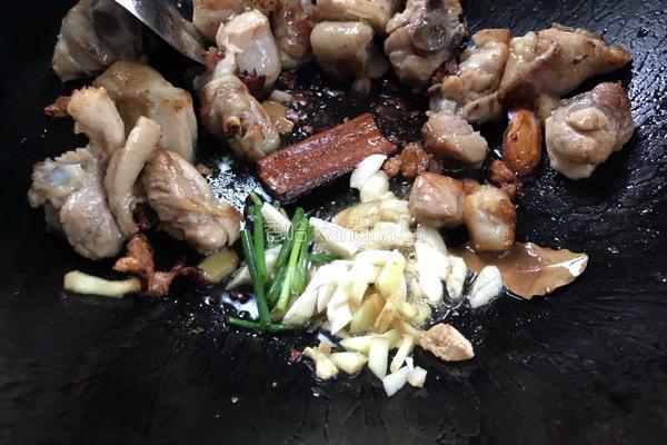 土豆炖鸡腿肉的做法图解10