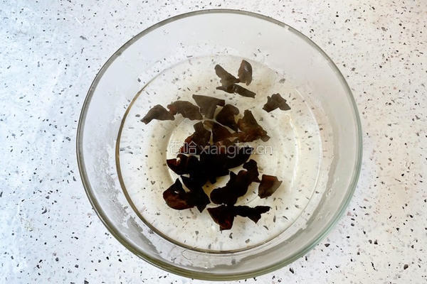 火腿白菜豆腐煲的做法图解2