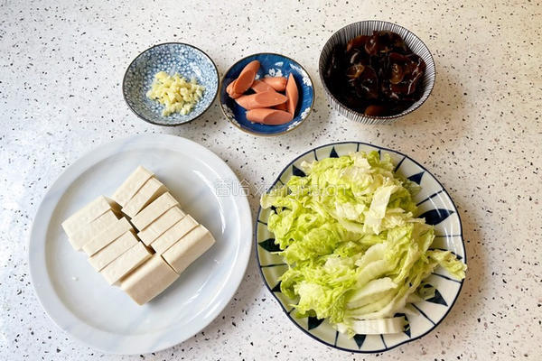 火腿白菜豆腐煲的做法图解3