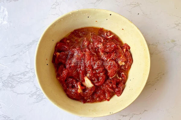 青椒炒牛肉的做法图解2