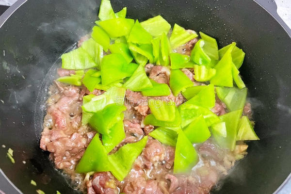 青椒炒牛肉的做法图解7