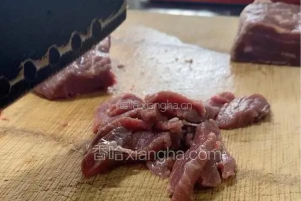腐竹炒肉的做法图解3