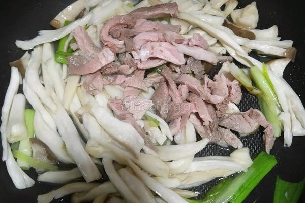 杏鲍菇炒肉的做法图解5