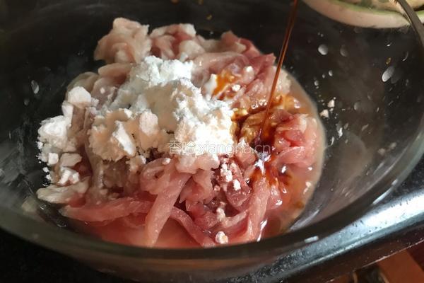 杏鲍菇炒肉丝的做法图解3