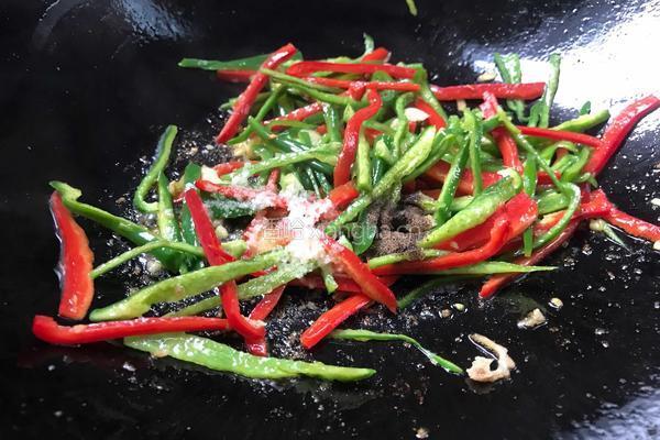 杏鲍菇炒肉丝的做法图解15
