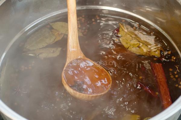 奶奶40年腌制咸鸭蛋老方子 保证100起沙流油的做法图解4