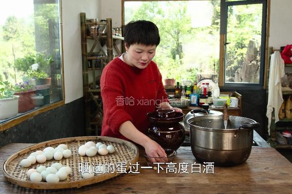 奶奶40年腌制咸鸭蛋老方子 保证100起沙流油的做法图解5