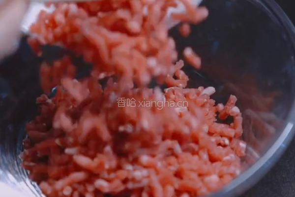 简易版花瓣豆角酿肉的做法图解2