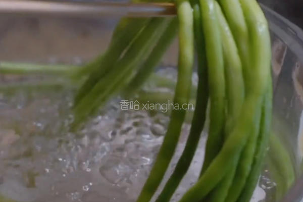 简易版花瓣豆角酿肉的做法图解4