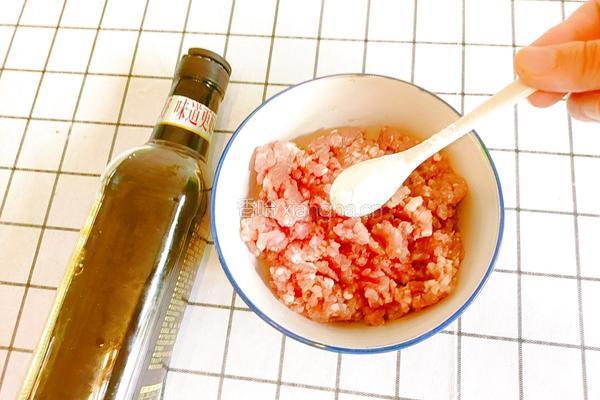 冬瓜肉丸汤的做法图解3