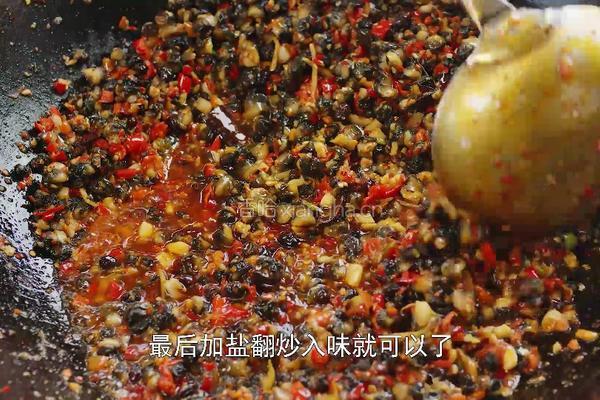 夏天来了 趁着下田 做了个香辣田螺酱的做法图解12