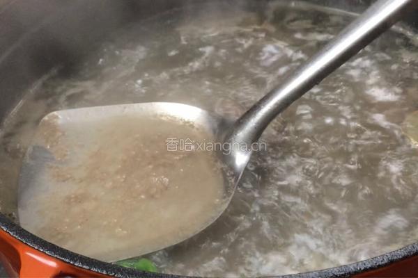 黑木耳山药脊骨汤的做法图解6