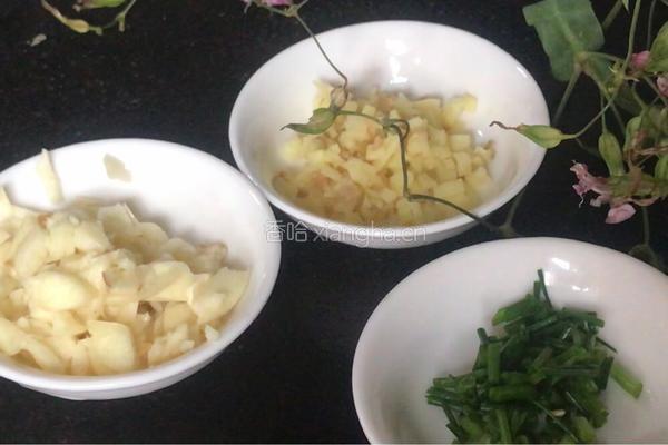 彩蔬炒火腿丁的做法图解5