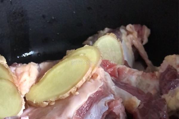 白萝卜排骨汤的做法图解4