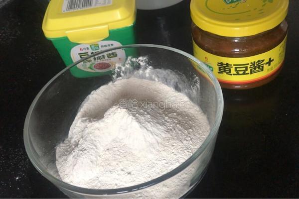 酱香苕粉肉的做法图解1