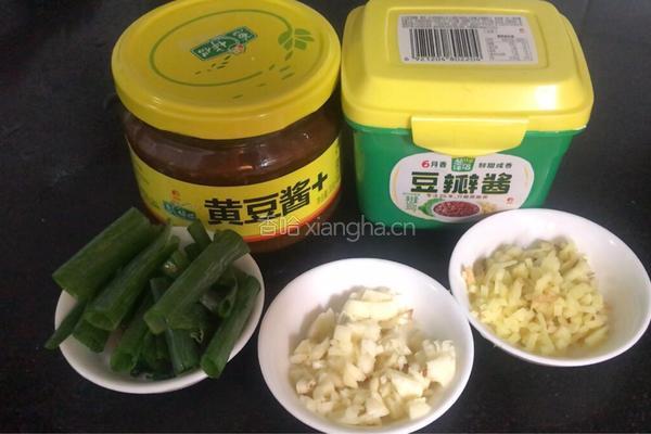 酱香苕粉肉的做法图解3