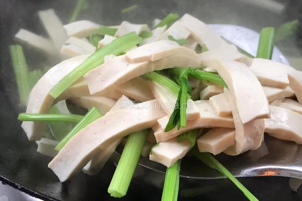 西芹炒豆腐干的做法图解5