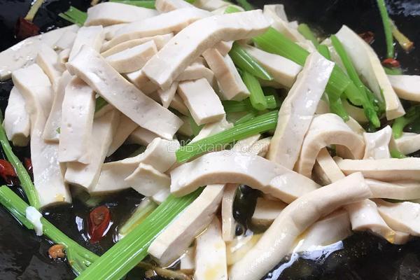 西芹炒豆腐干的做法图解7