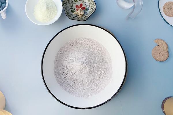 宝宝辅食花形馒头的做法图解1