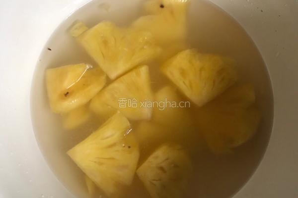 菠萝咕噜肉的做法图解1