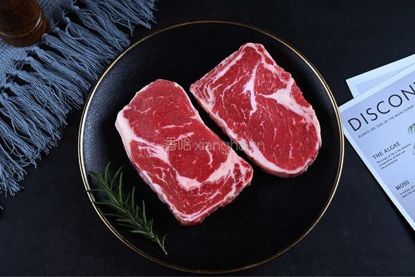 金蒜牛肉粒的做法图解1