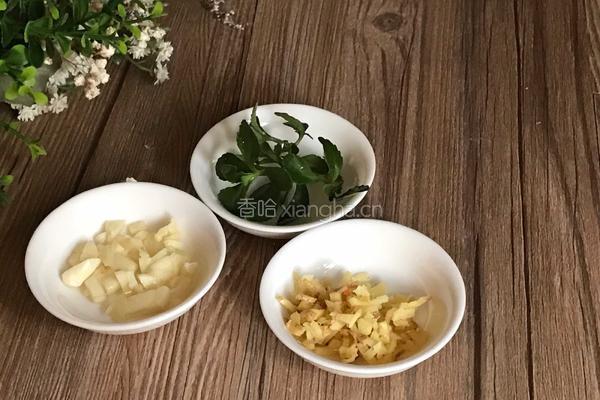 白菜炒平菇的做法图解4