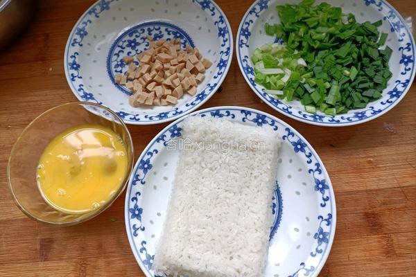 火腿蛋炒饭的做法图解1