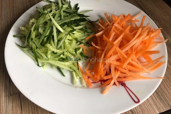 减肥养颜时蔬卷的做法图解3