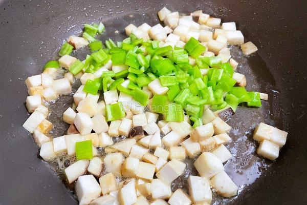 杏鲍菇炒鸡丁的做法图解8