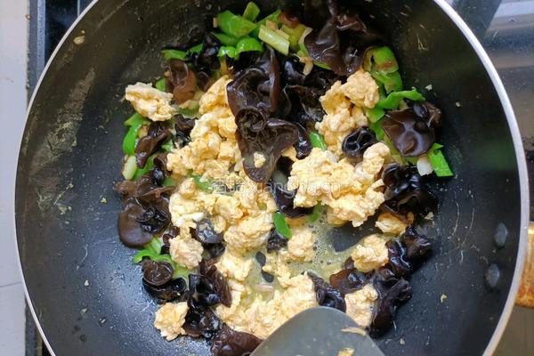 木耳炒鸡蛋的做法图解8