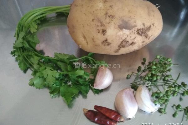 酸辣土豆丝的做法图解1