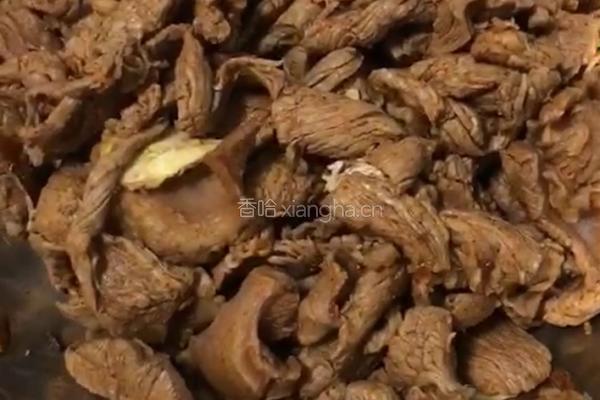 番茄炖牛腩的做法图解1