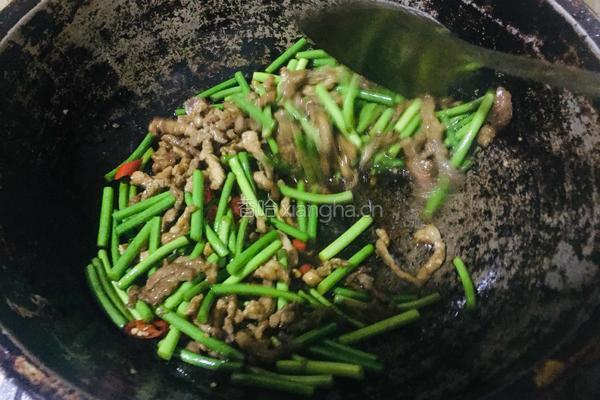 过油肉炒蒜苔的做法图解7